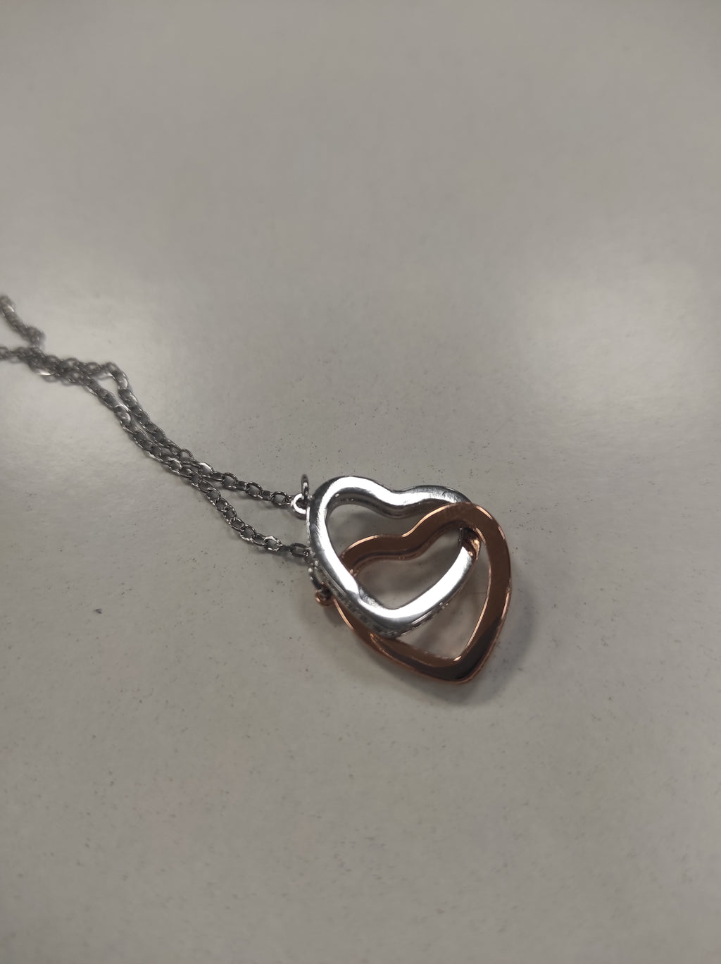 Collar de doble anillo de corazón bicolor - additional image 2